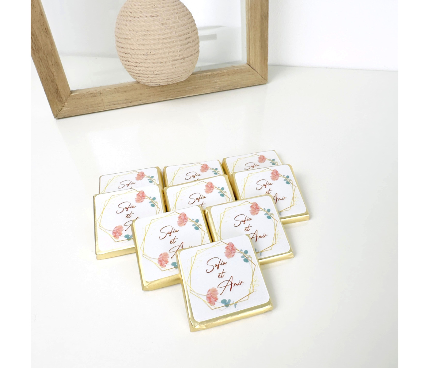 Cadeau invité chocolat personnalisé avec sticker Cadeau invité chocolat personnalisé avec sticker