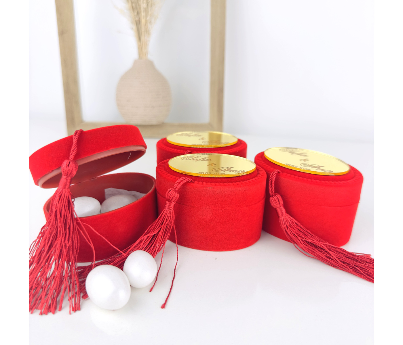 Cadeau invité contenant à dragées velours rouge