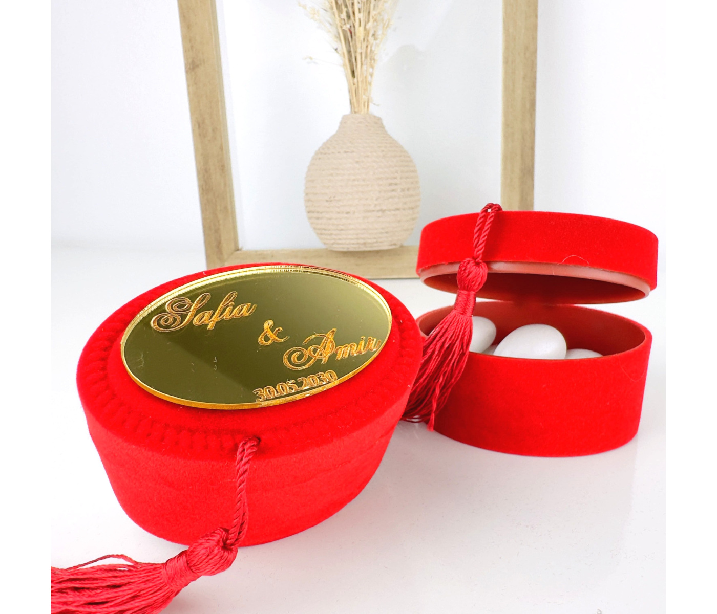 Cadeau invité contenant à dragées velours rouge Cadeau invité contenant à dragées velours rouge