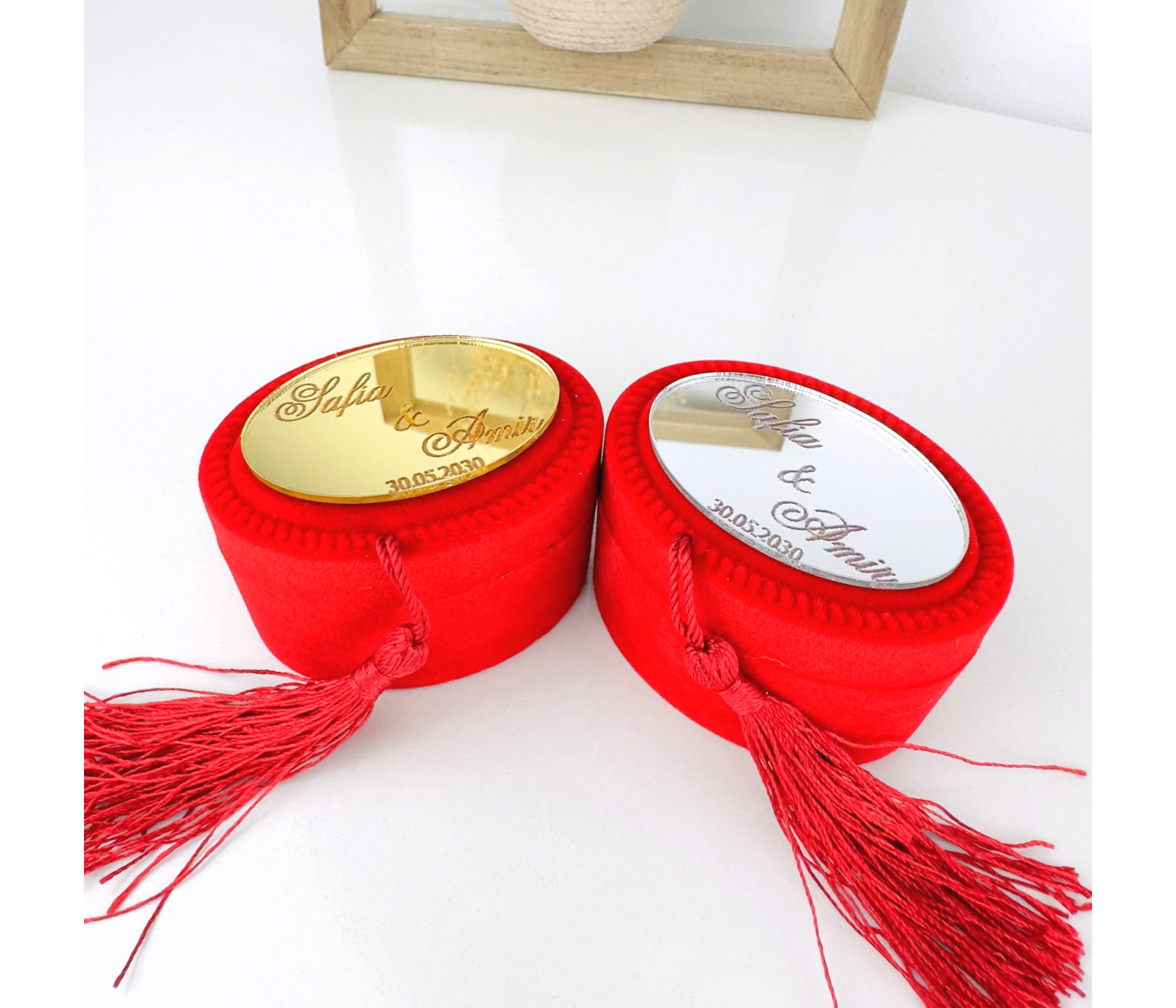 Cadeau invité contenant à dragées velours rouge