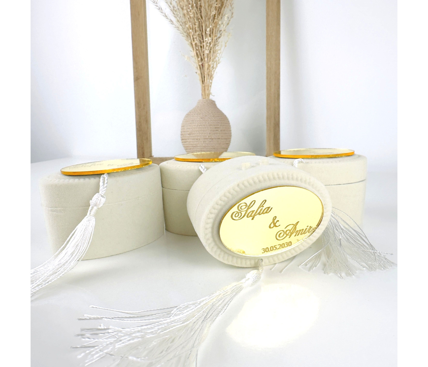 Cadeau invité contenant à dragées velours beige