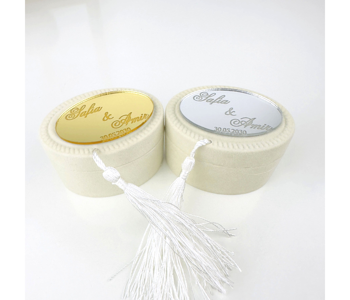 Cadeau invité contenant à dragées velours beige