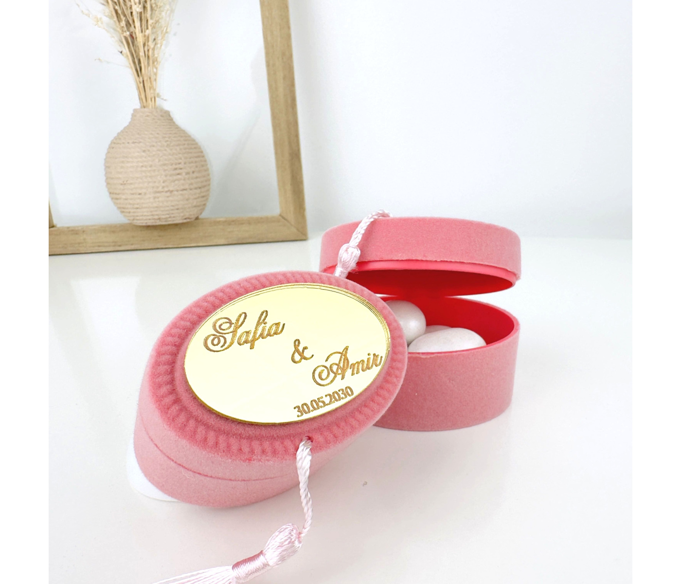 Cadeau invité contenant à dragées velours rose Cadeau invité contenant à dragées velours rose