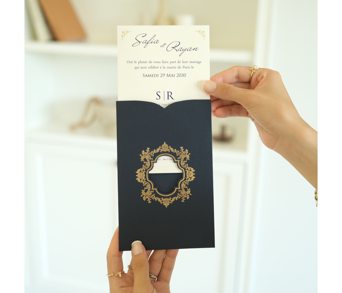 Carte d'invitation bleu marine