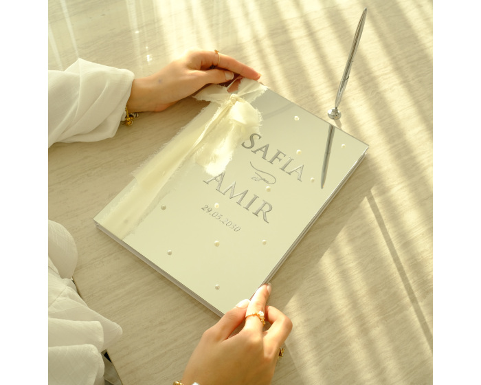 Livre d'or avec ruban