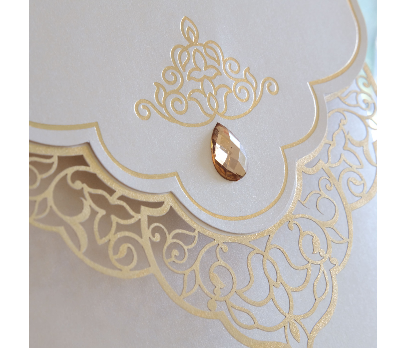 Faire-part mariage prestige decoupe laser doree avec arabesques